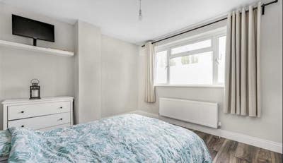 Spacious Double Room in Eltham  Main Photo