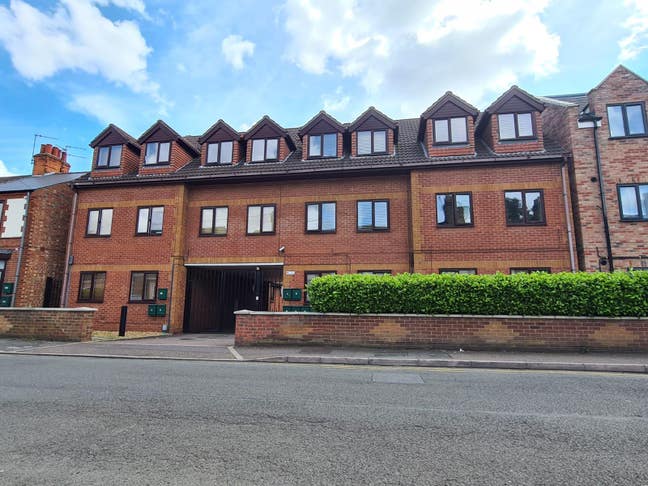 8 Hamilton Court Main Photo