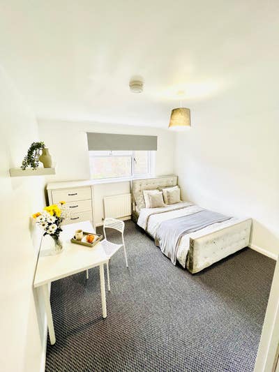 Freshly Renovated Rooms Telford Town Centre  Main Photo