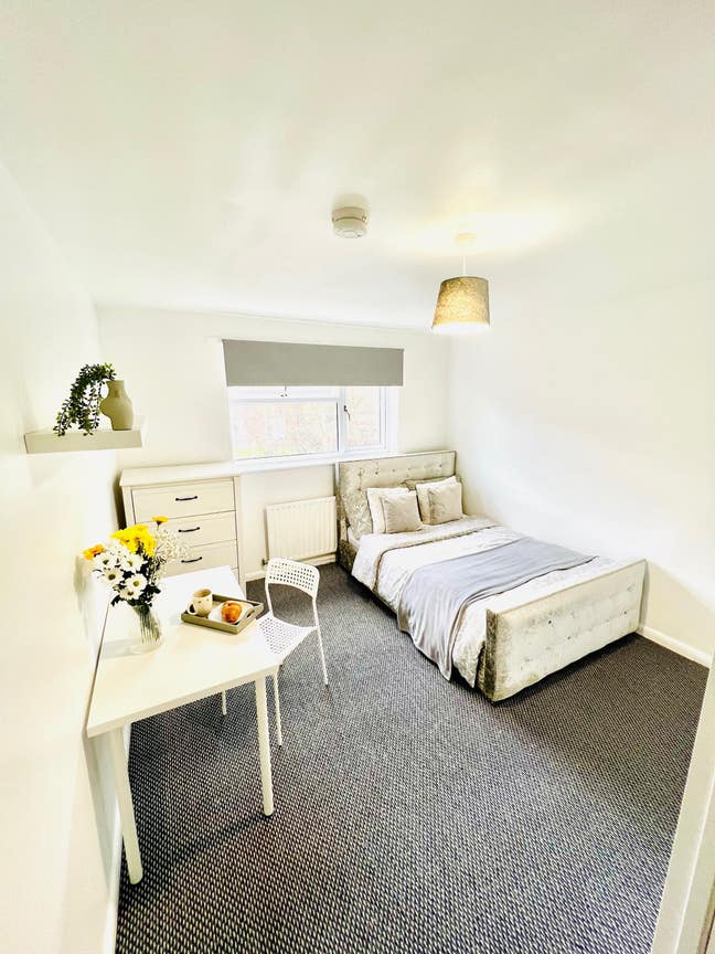 Freshly Renovated Rooms Telford Town Centre  Main Photo