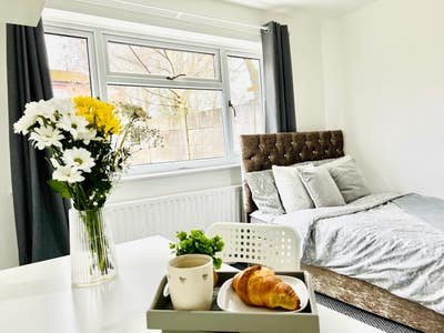 Freshly Renovated Rooms Telford Town Centre  Main Photo