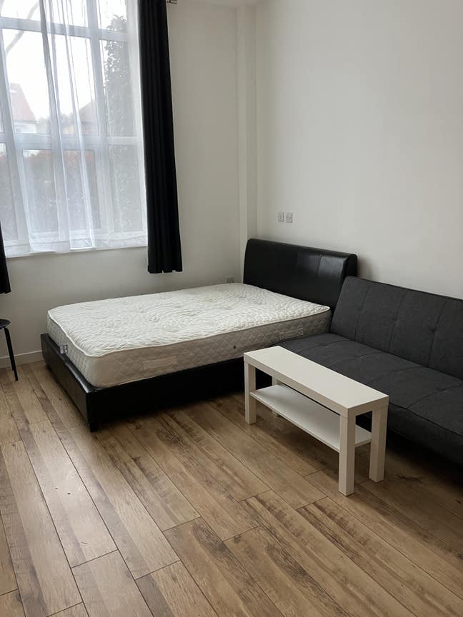 Studio to rent Main Photo