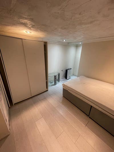 Double room available close to the station  Main Photo