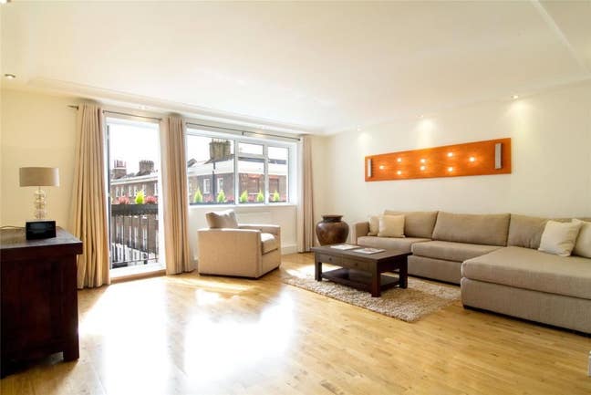 Bedroom with bathroom in Marylebone  Main Photo