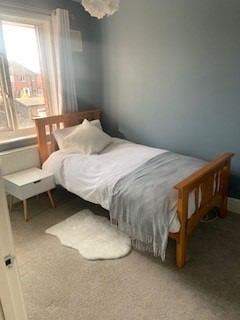 A bedroom to rent Main Photo