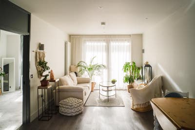 En suite bedroom available in airy, zen apartment Main Photo