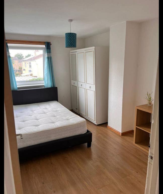Spacious Double Room for Rent Main Photo