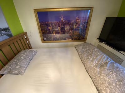 Town Centre Double Bedroom with Own Bathroom Main Photo