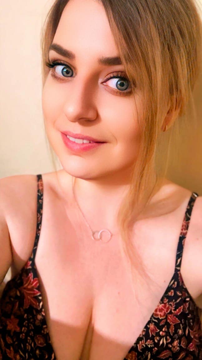 36 year old Female seeks double room Main Photo