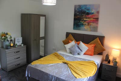 High End-Fully Furnished-  Room Available | WV13 Main Photo