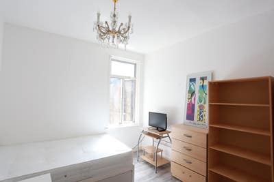 Garden Side Double Room in Beautiful Big House. Main Photo