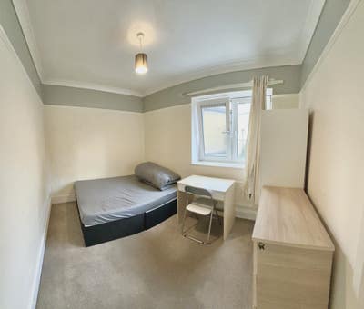 A well furnished double room is available  Main Photo