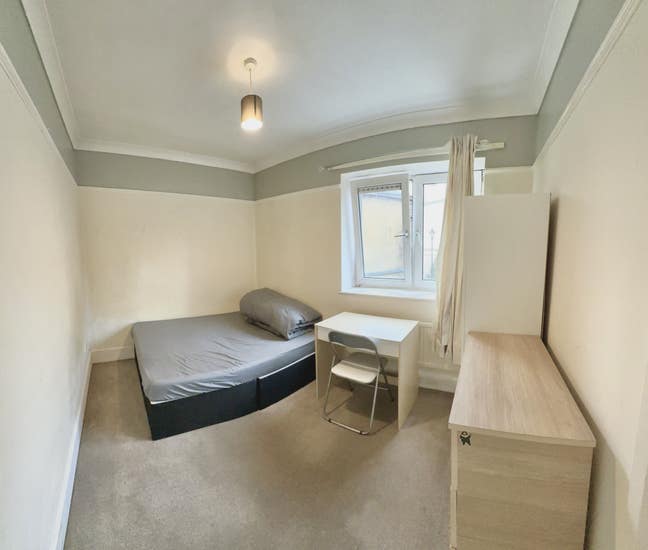 A well furnished double room is available  Main Photo