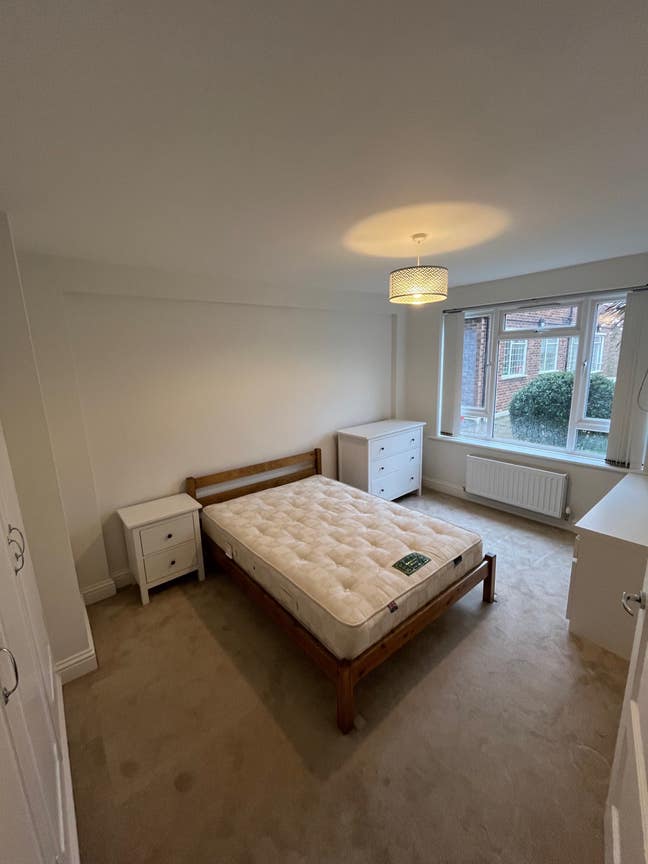 Double bedroom in East Putney Main Photo