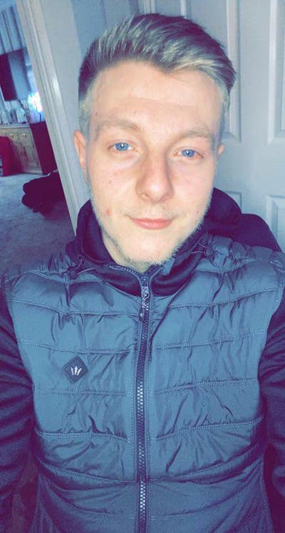 I am a professional male aged 27. I am lookin... Main Photo