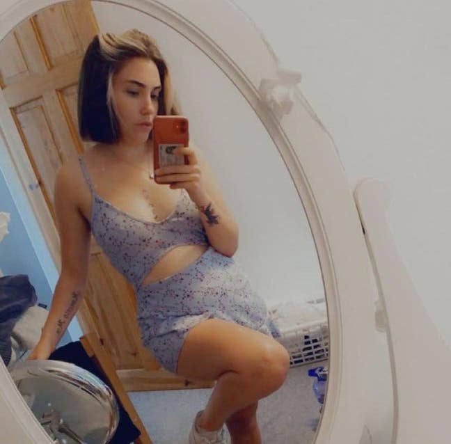 I am a professional female aged 34. I am look... Main Photo