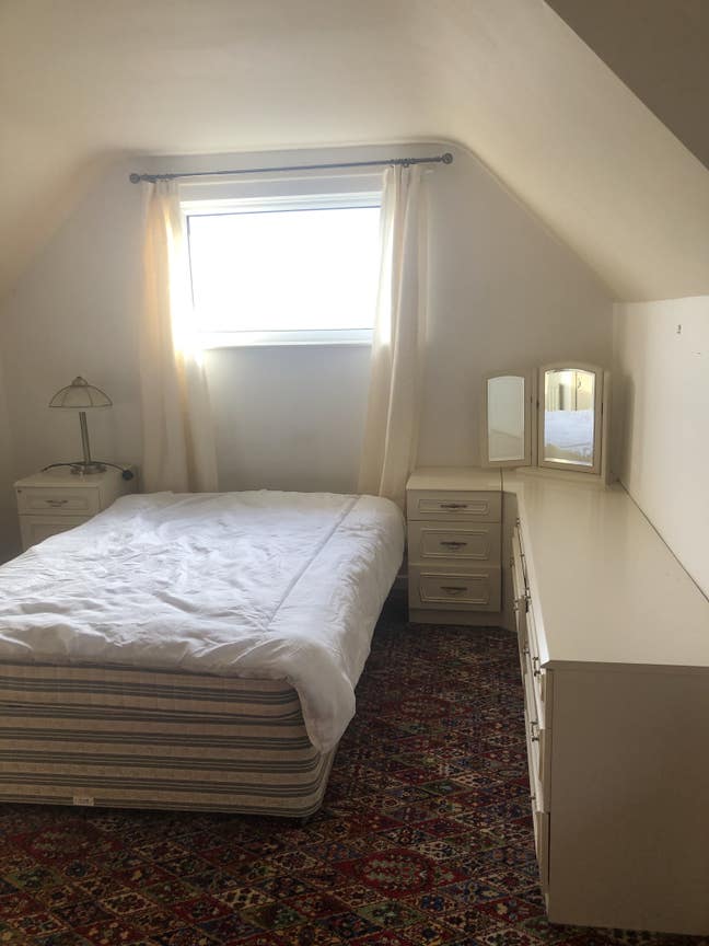 One double bedroom fully furnished  Main Photo