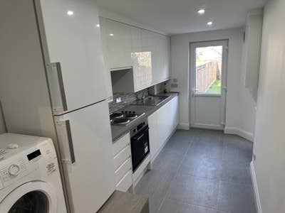 Large All New 3 Room Apartment with New Garden Main Photo