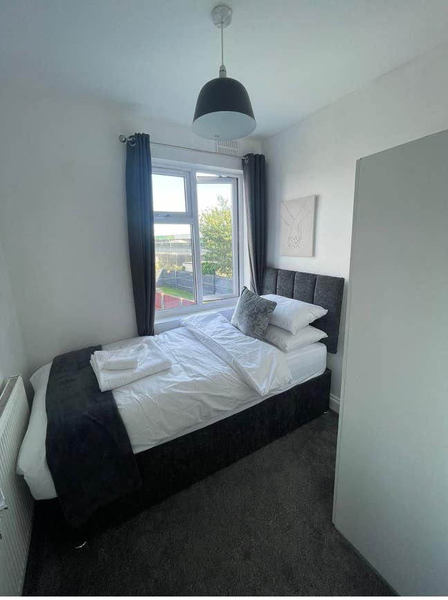 A single room in a shared house  Main Photo