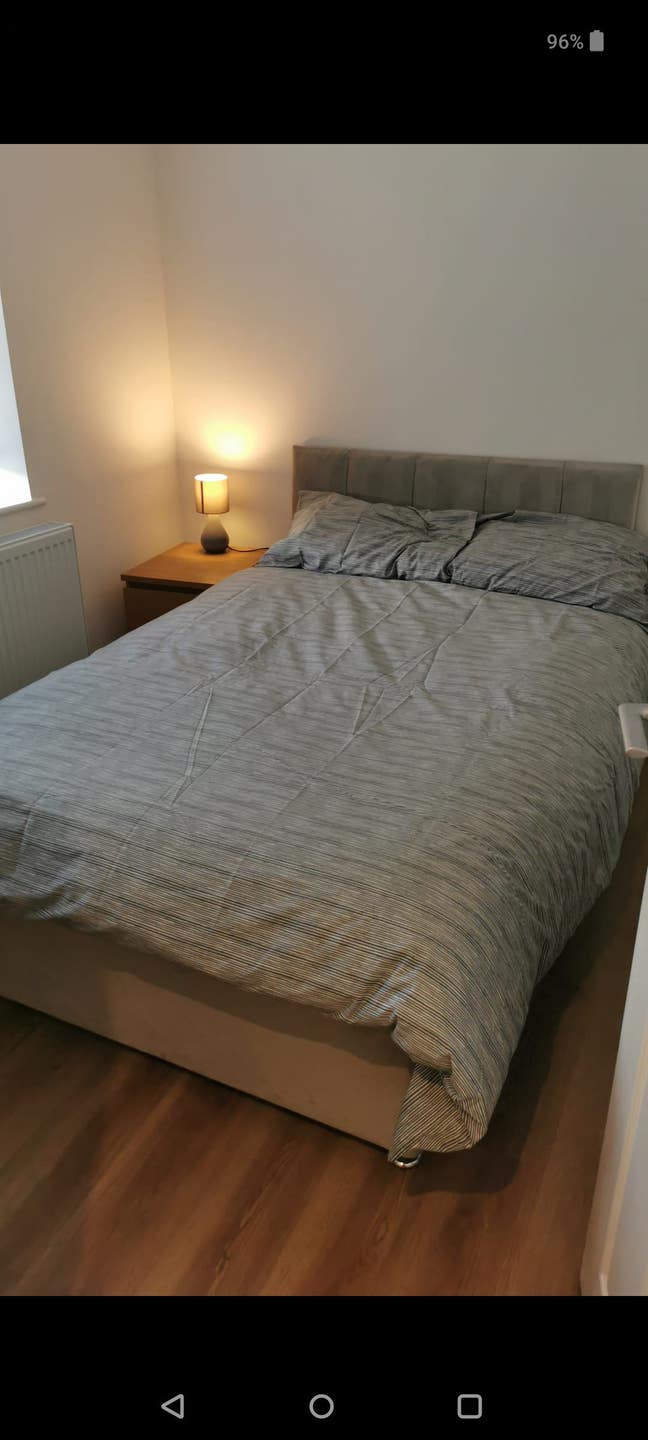 Double en suite room available - 7 days a week Main Photo