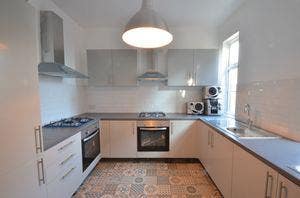 Rooms Available in Unique Detached Building Main Photo