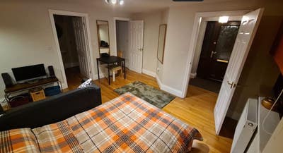 Private room share available in large house Main Photo