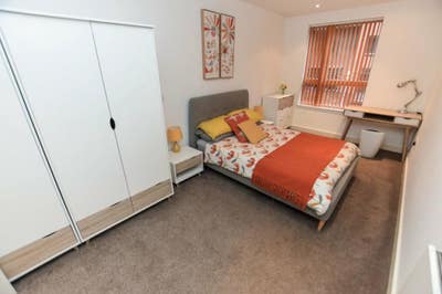 All bills included I Aldgate East Main Photo