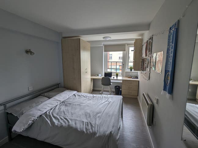Bronze Ensuite at IQ Fenton House, Sheffield Main Photo