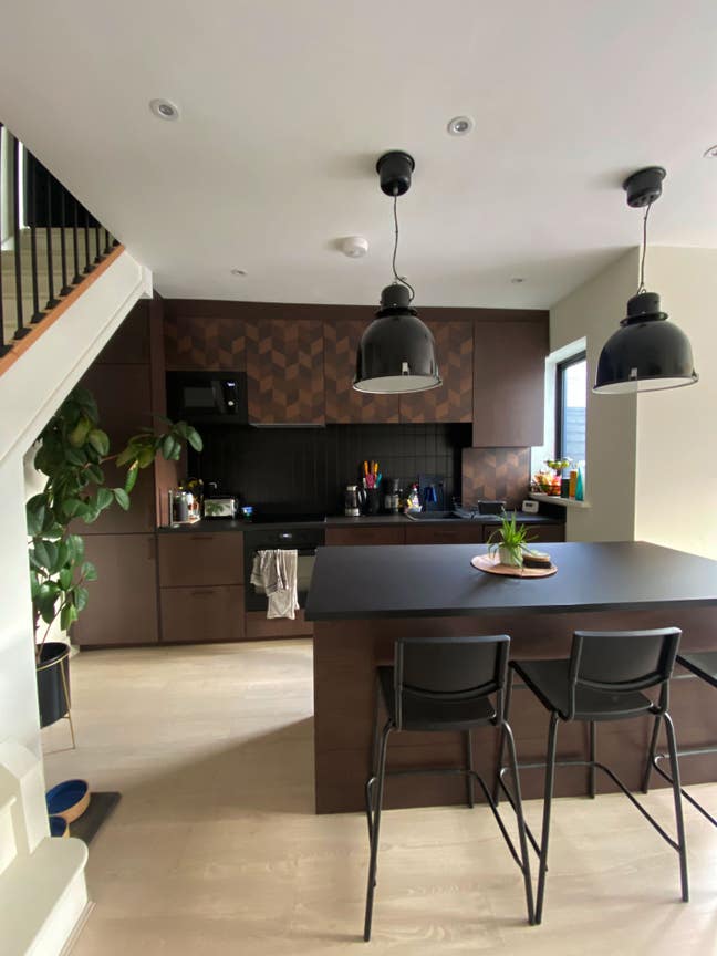 Bright & Spacious Double Room in East London House Main Photo