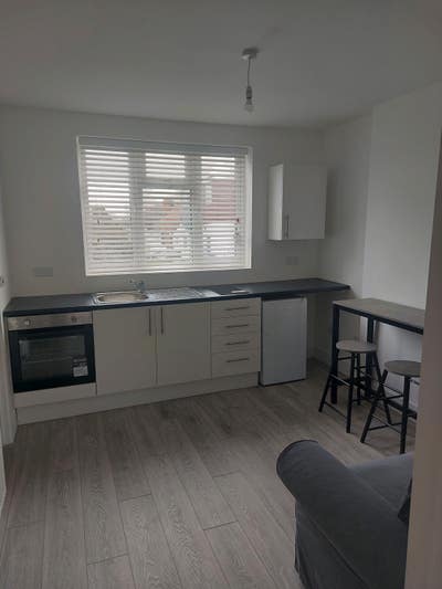 Brand new 1 bed flat inclusive of bills Main Photo