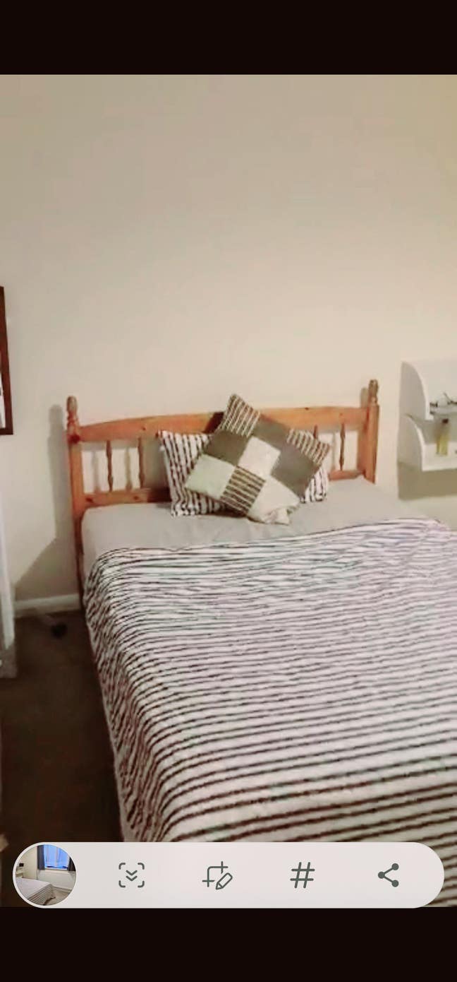 Spacious Double Bedroom in a quiet and safe loc.  Main Photo