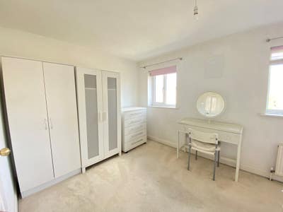 Room to Rent (Near City Airport & Canary Wharf) Main Photo