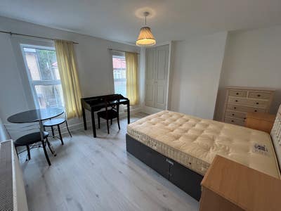 3 rooms available in Mill Road area Main Photo