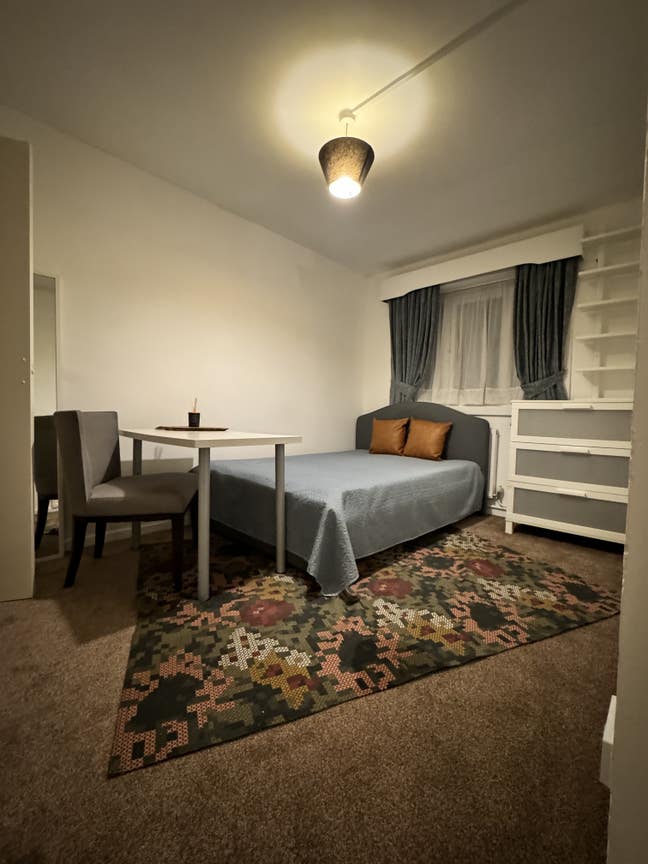 Refurbished large double room in Victoria Park  Main Photo