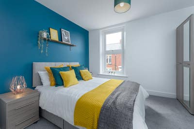 Large Double En-Suite Room, George Street Main Photo