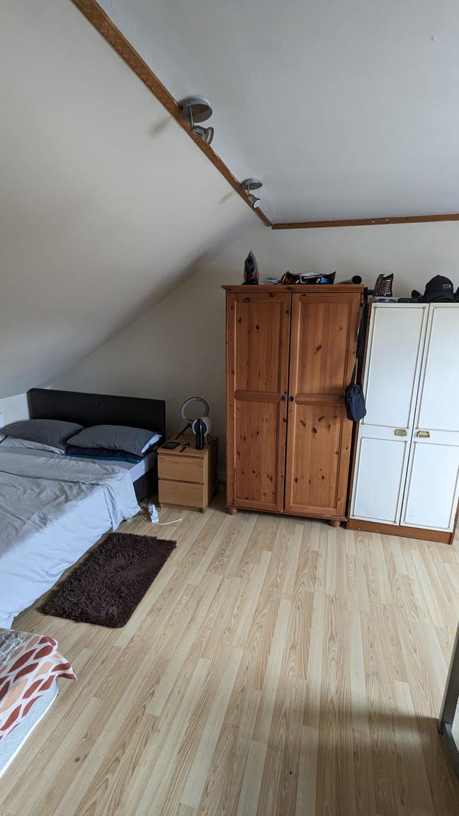 Double sized room, toilet attached, all bills incl Main Photo