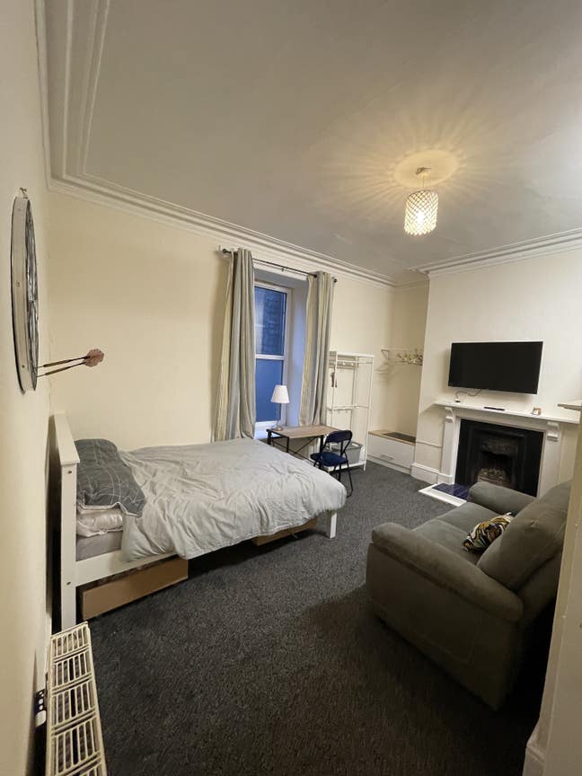 Bedroom with en-suite  Main Photo