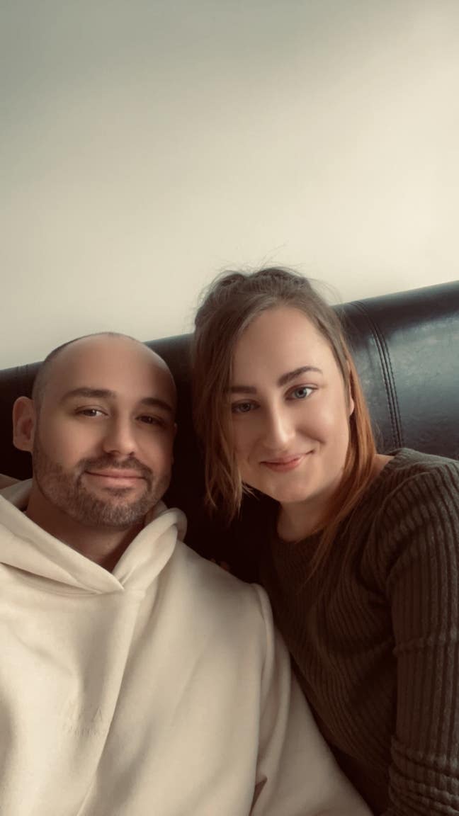 Working couple looking for room to rent  Main Photo