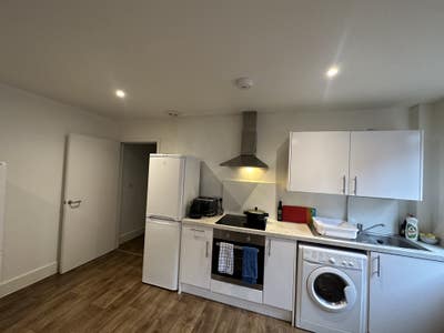 Single room available in beautiful flat for rent.  Main Photo