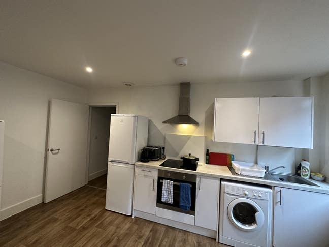 Single room available in beautiful flat for rent.  Main Photo