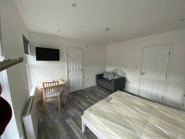 Large Double En-Suite Room in Flat Share. Main Photo