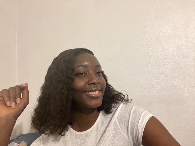 Female seeks a double room Main Photo