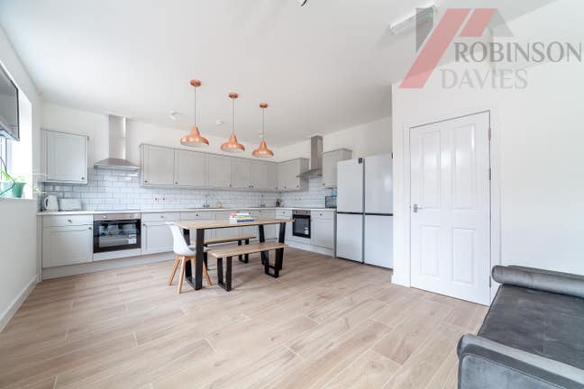 🏡 Luxurious rooms to let  in West Harrow! 🏡 Main Photo