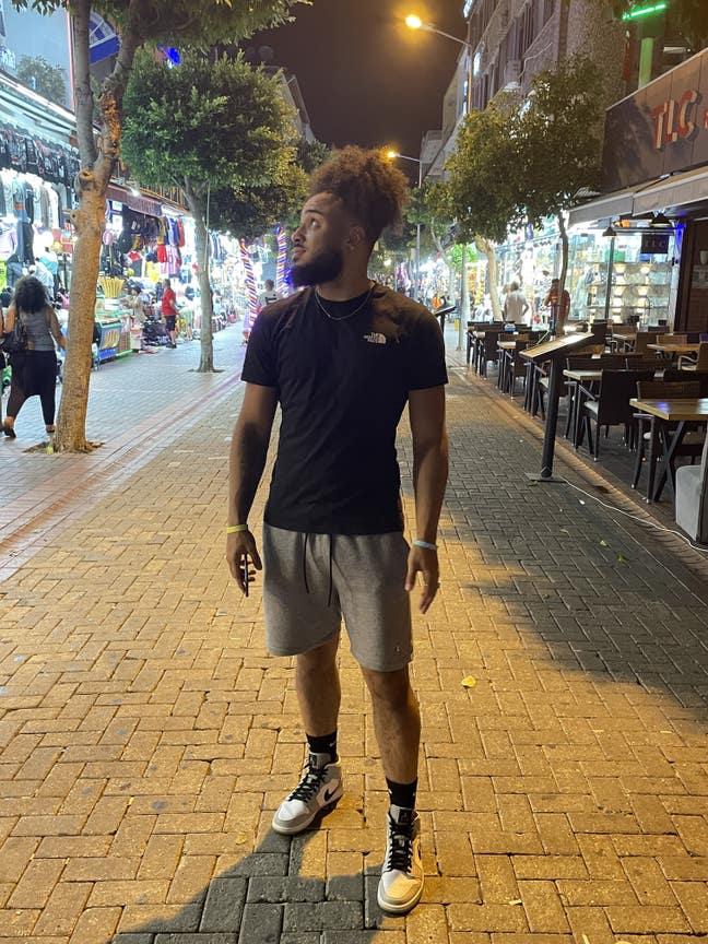 Hi, I’m Russell — a friendly, tidy, and r... Main Photo