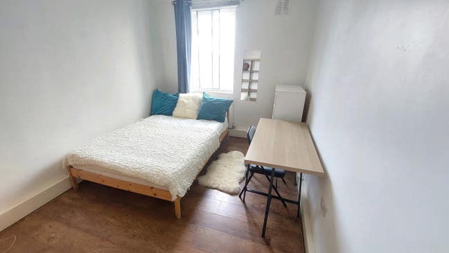 Cozy Double room in Fulham Palace road Main Photo