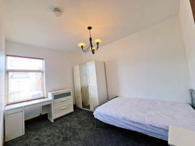 ** New LARGE Room Edgbaston - All Bills Included! Main Photo