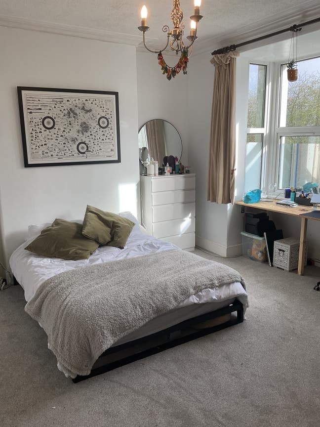 Sunny terraced house close to city centre Main Photo