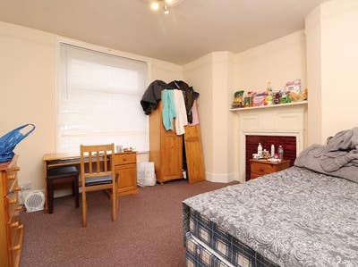 Large Double Room in Polygon Southampton  Main Photo