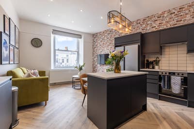 🏡Live Right in the Heart of Brackley Main Photo