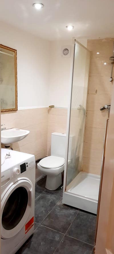 Ensuite double room in Feltham with separate acces Main Photo